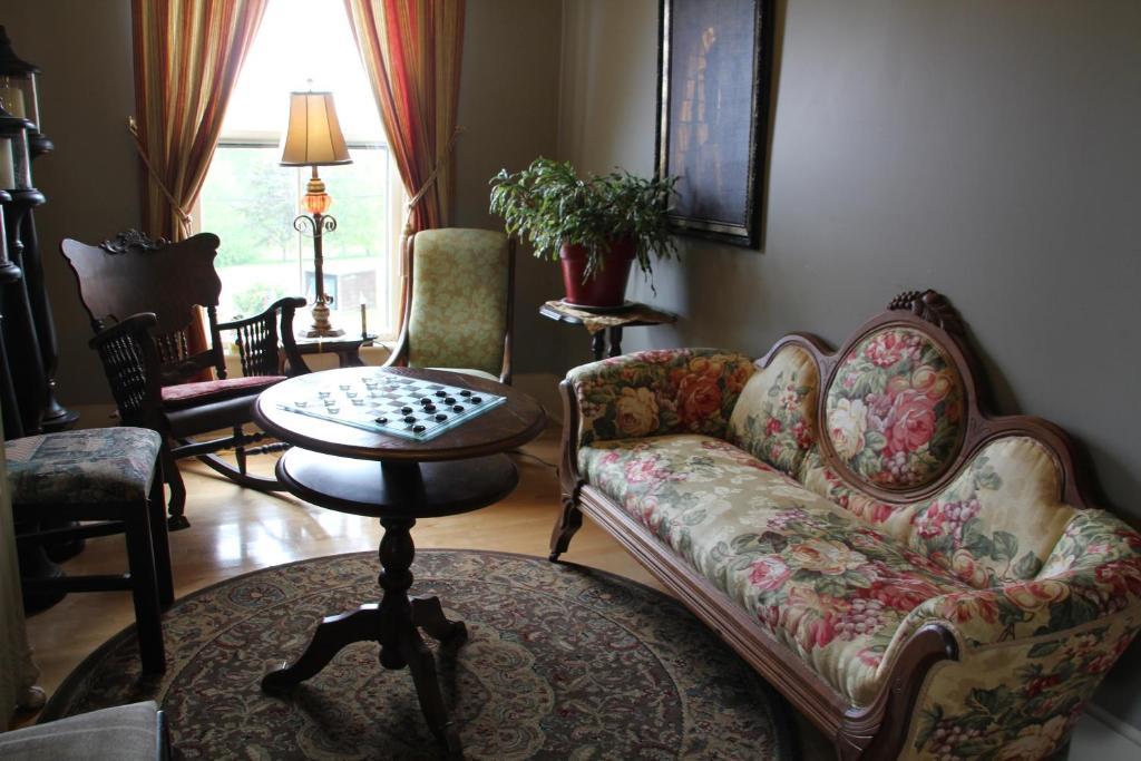 Lynwood Inn Baddeck Inlet Екстериор снимка