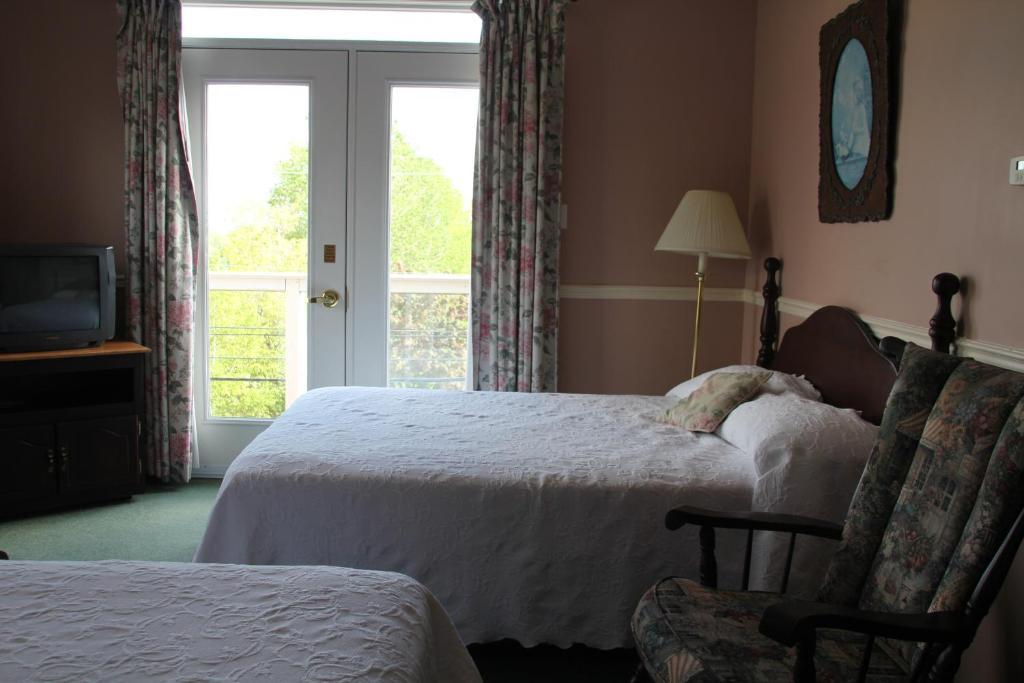 Lynwood Inn Baddeck Inlet Екстериор снимка