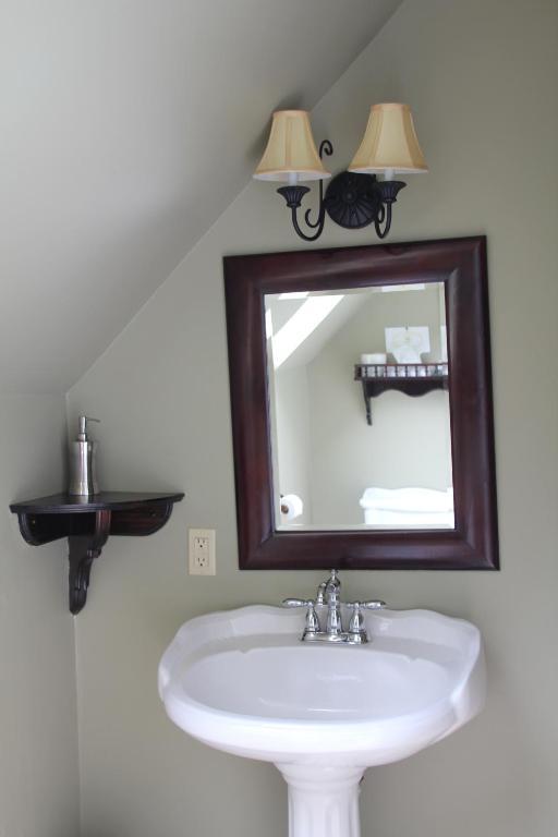 Lynwood Inn Baddeck Inlet Екстериор снимка