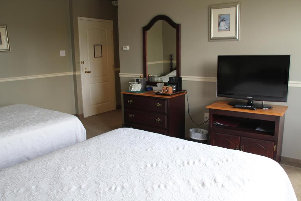 Lynwood Inn Baddeck Inlet Екстериор снимка