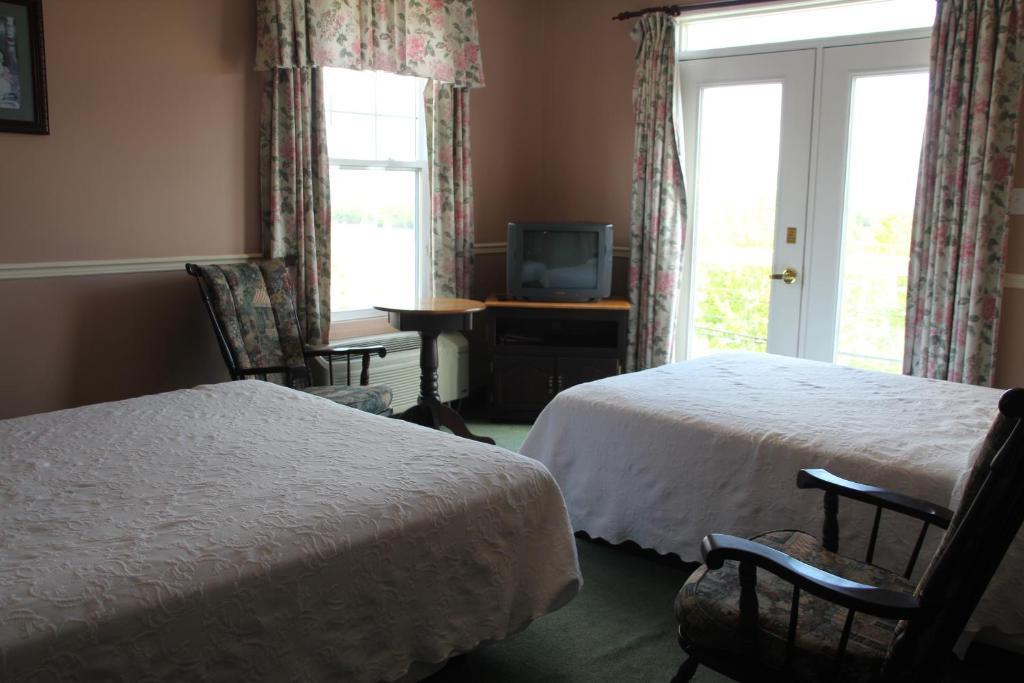 Lynwood Inn Baddeck Inlet Стая снимка